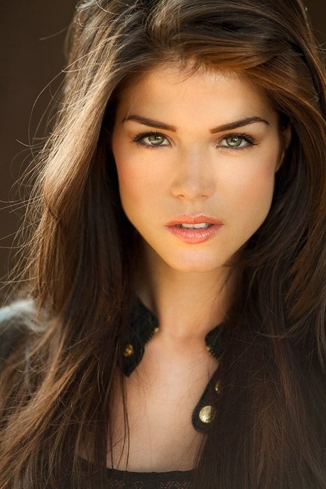 Marie_Avgeropoulos.jpg